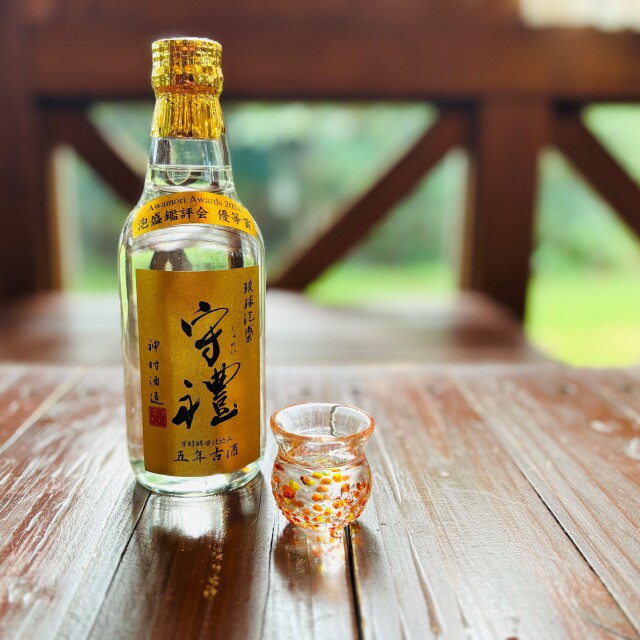 画像:小さな酒器でチビチビとお楽しみください